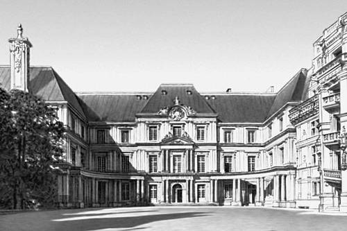 Франция. Архитектура 7—17 вв. Ф. Мансар. Крыло замка в Блуа (Орлеане). Перестройка — 1635—38.