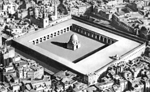 Мечеть Ибн Тулуна в Каире. 876—879. Вид сверху. Объединённая Арабская Республика.